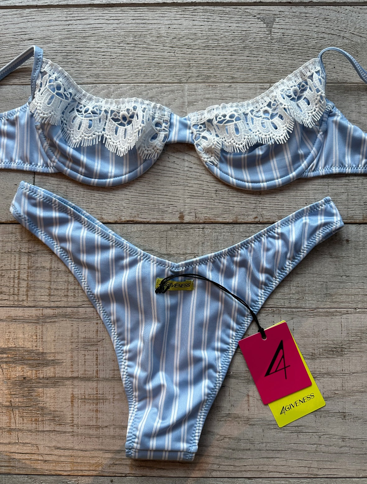 Bikini Balconcino Righe e Pizzo