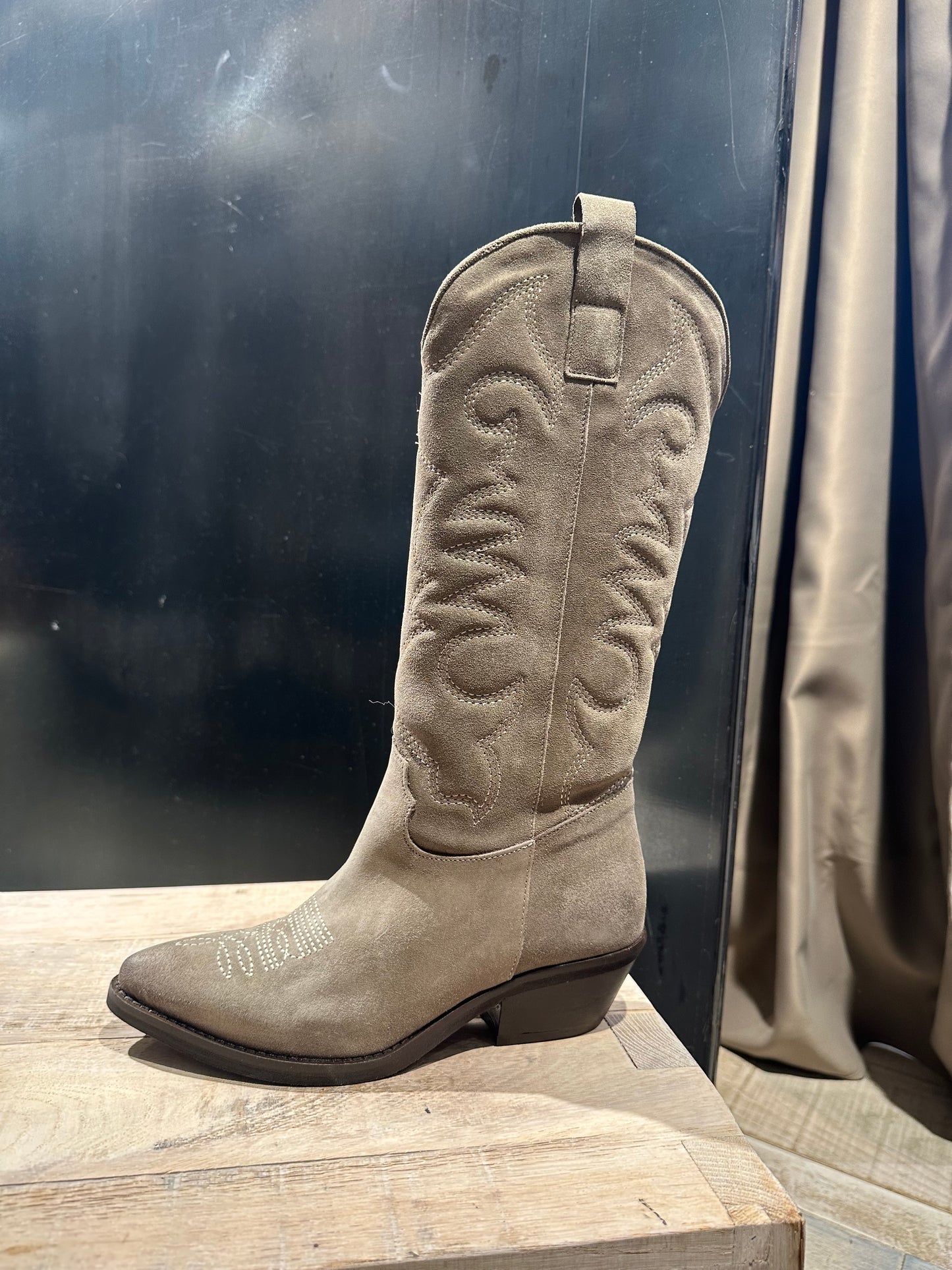 Texano in camoscio chiaro