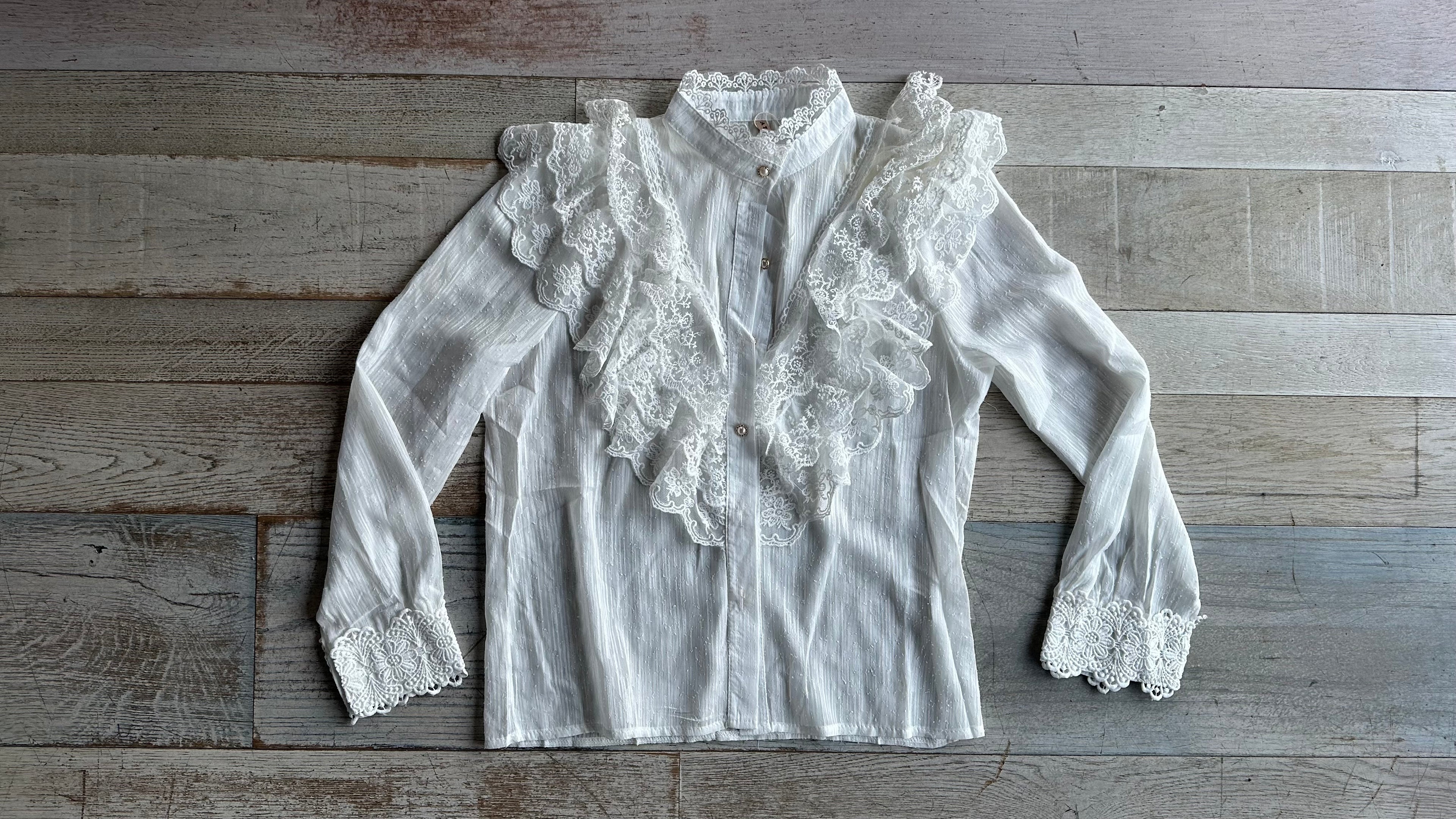 Camicia Bianca in pizzo con bottoni