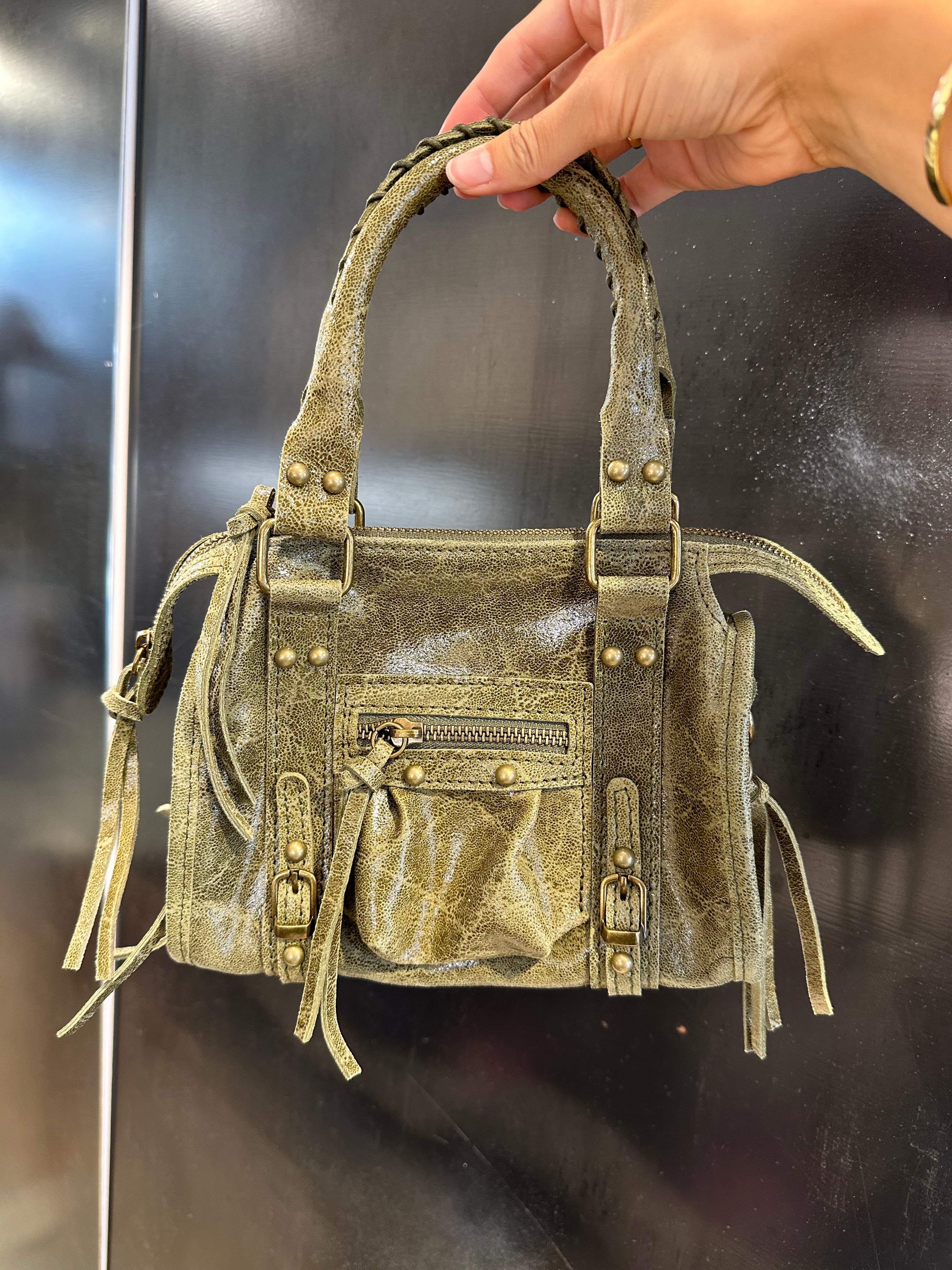 Minibag in pelle con borchie tonde e lacci