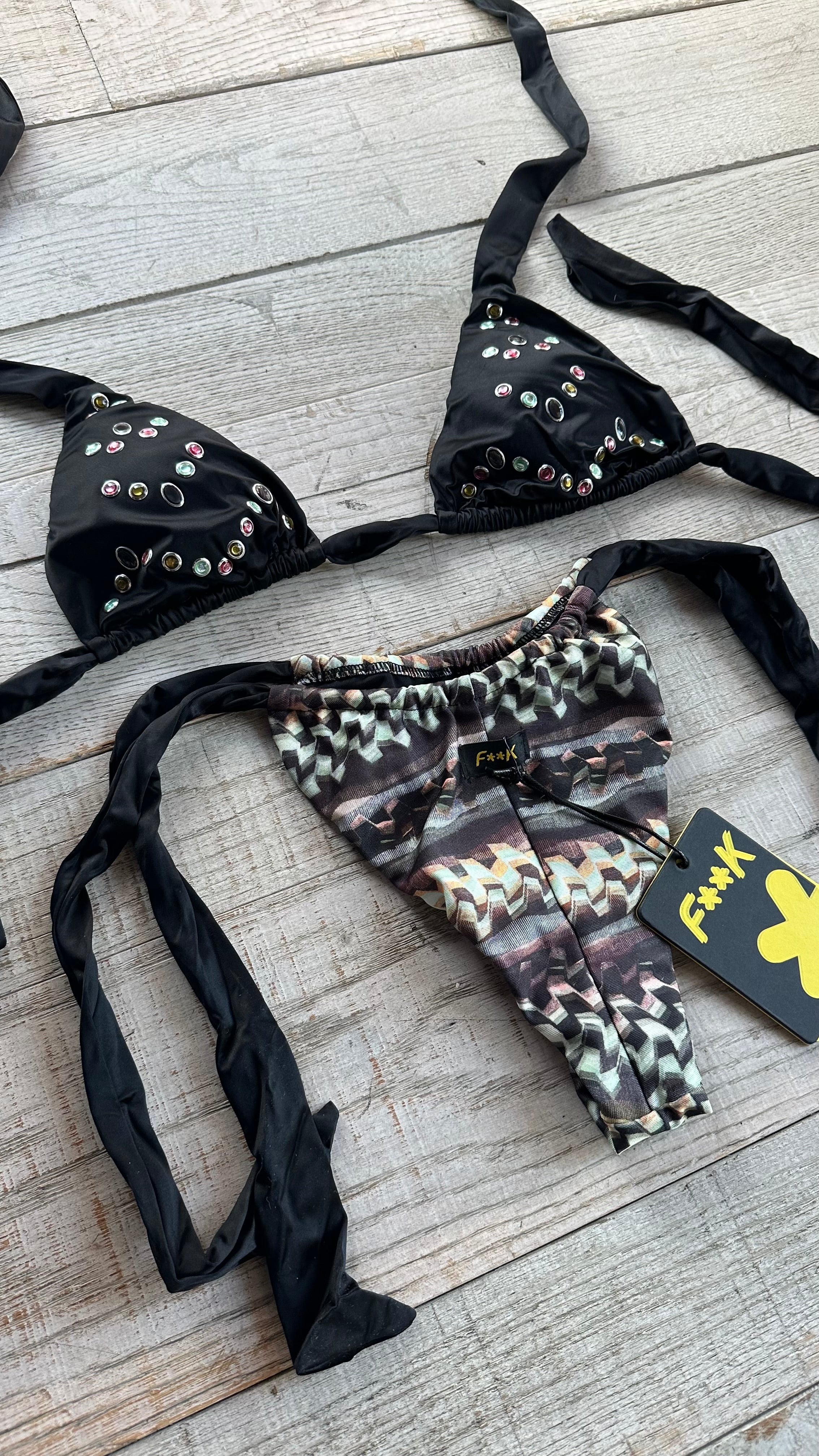 Triangolo Multicolor con Strass e Perle