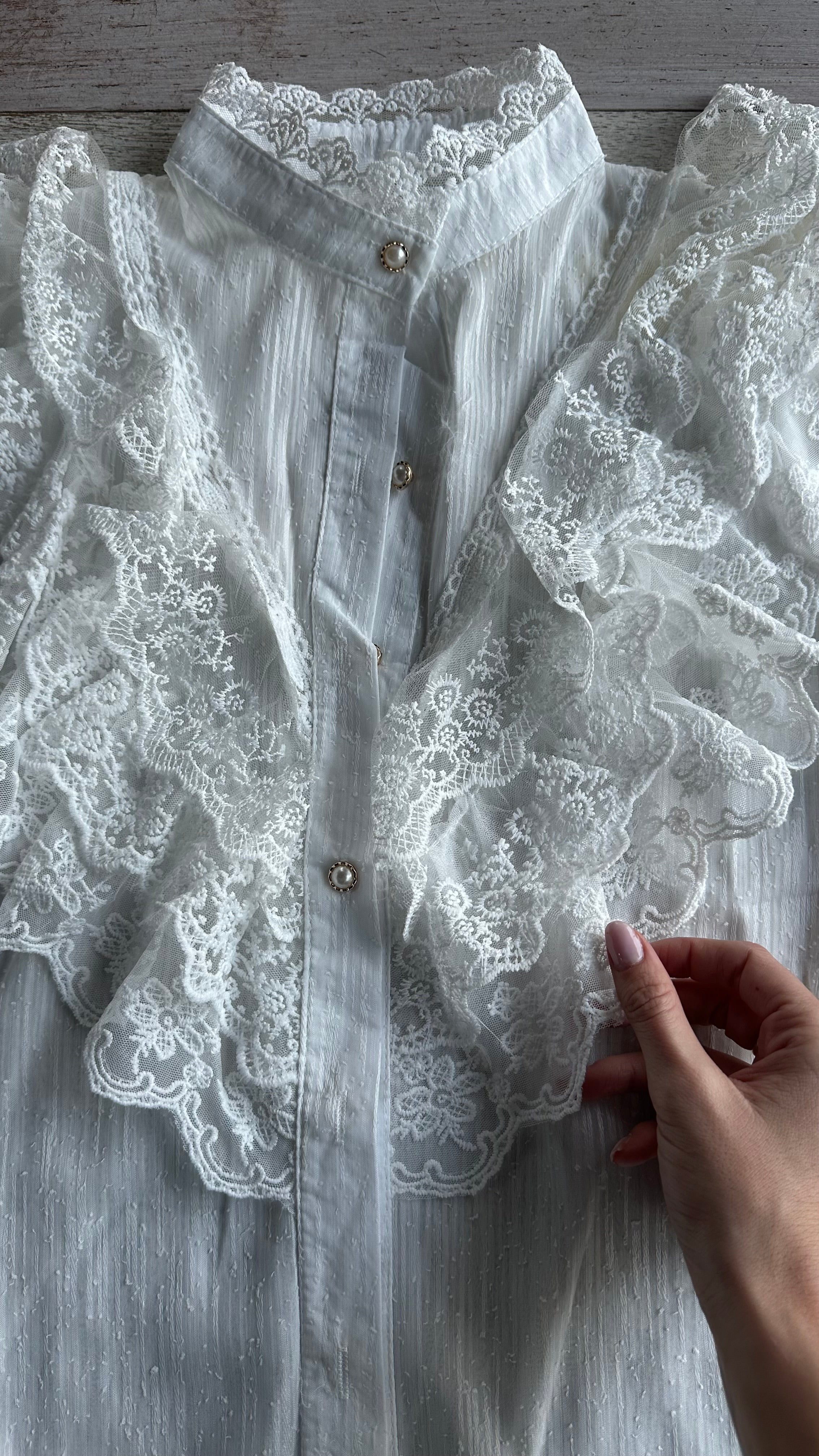 Camicia Bianca in pizzo con bottoni