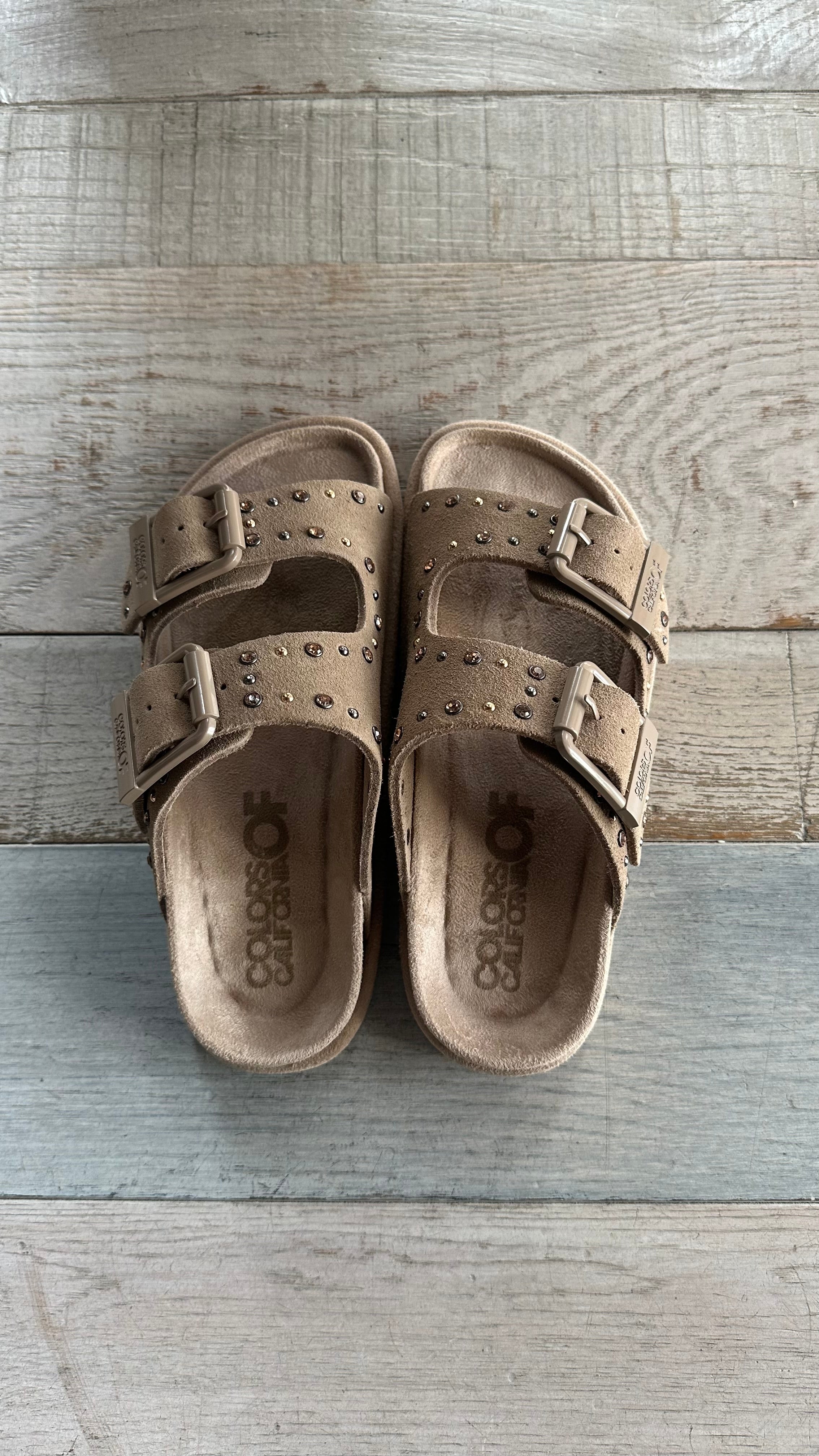 Sandalo in Camoscio Taupe con Strass