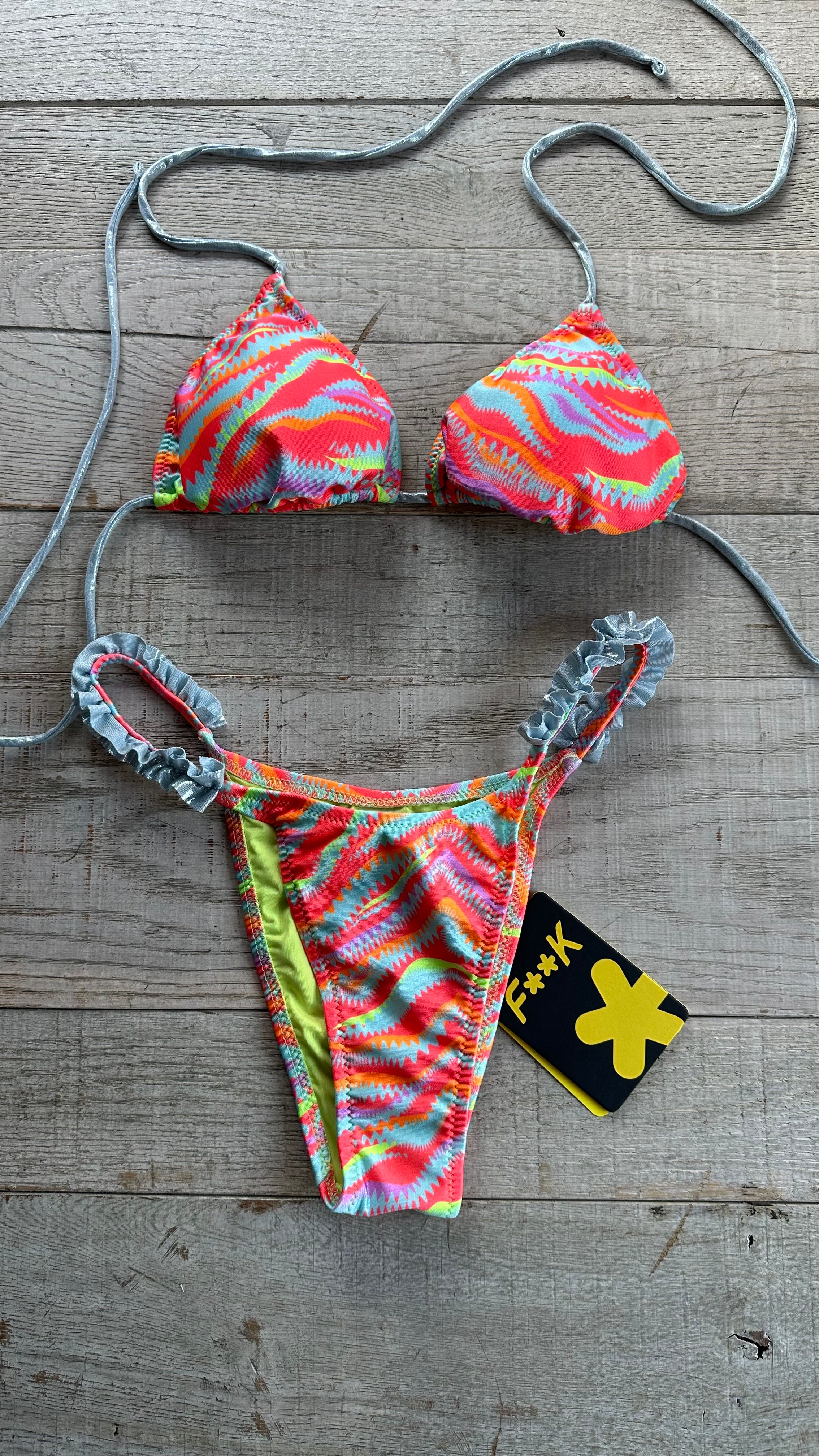 Triangolo Fluo Zig Zag bordino arricciato laminato Azzurro