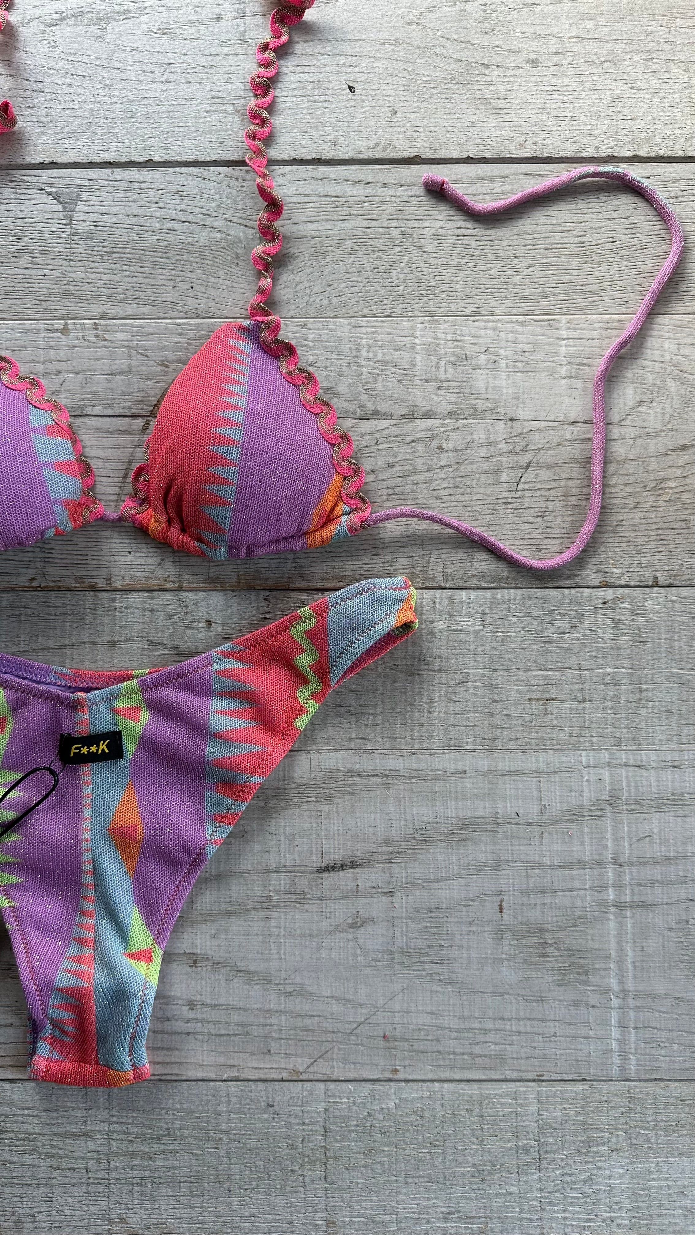 Triangolo Multicolor bordino Sbambolato