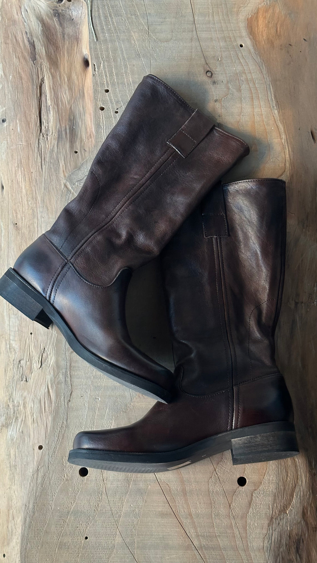 Stivale alto in pelle Cognac martellata