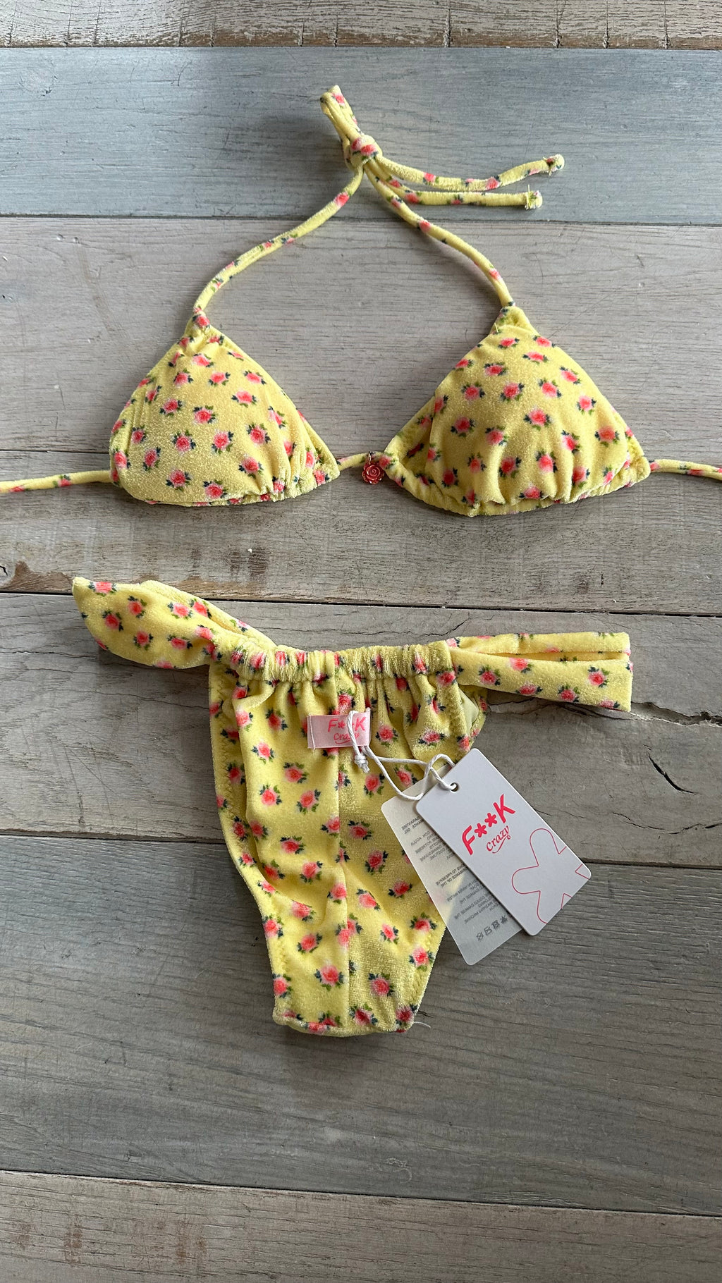 Triangolo in Ciniglia Fiori Giallo Pastello