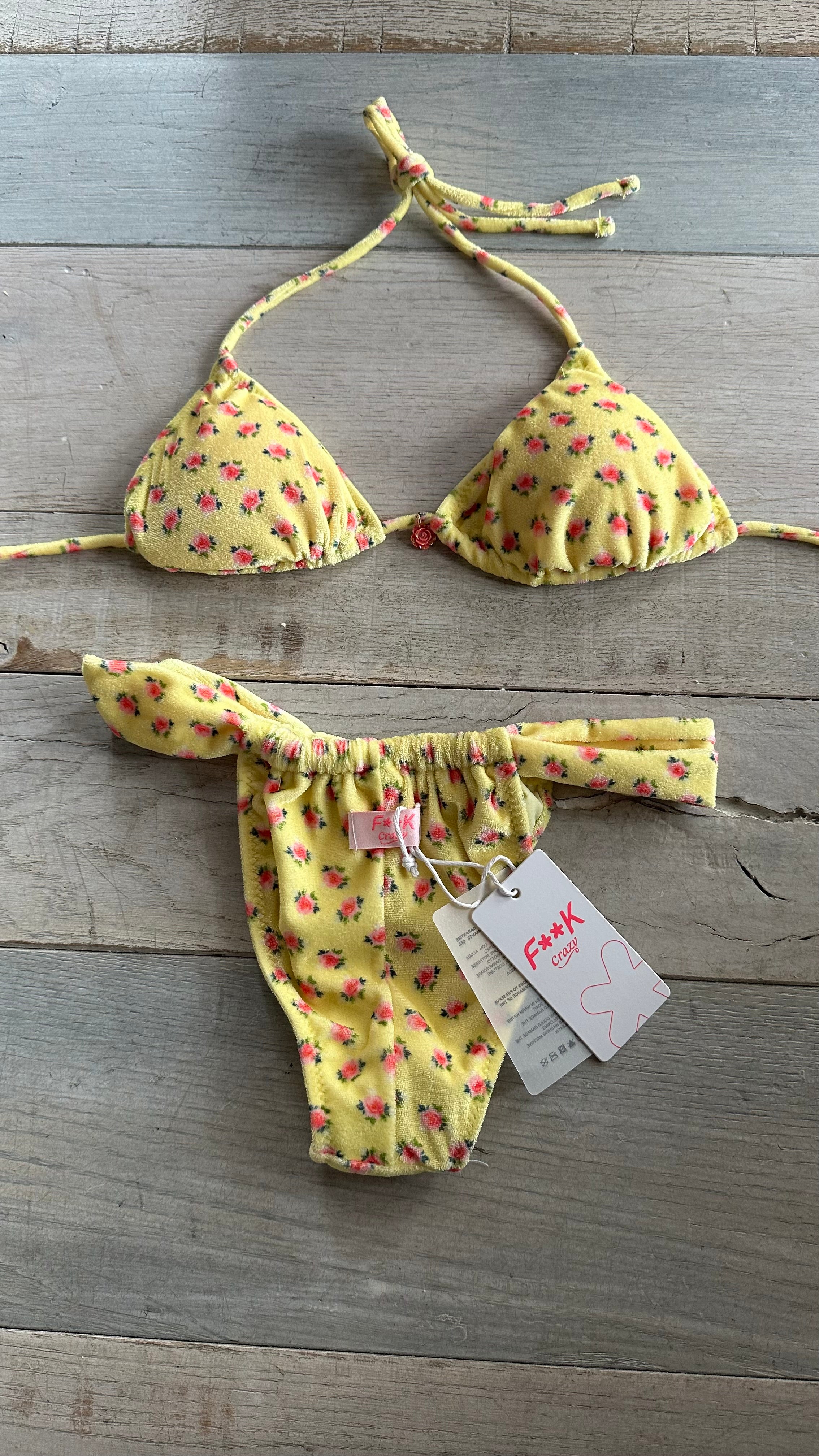 Triangolo in Ciniglia Fiori Giallo Pastello