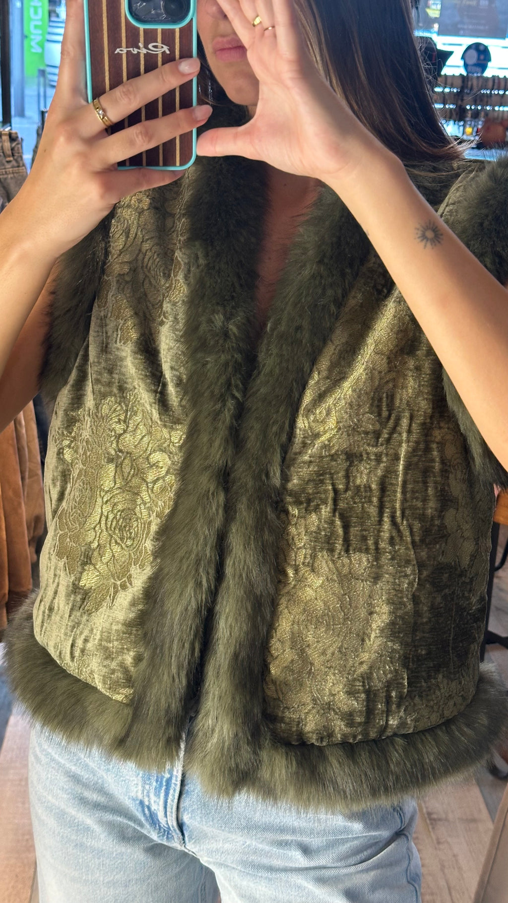 Gilet  Verde Oliva in Velluto con Pelliccia – Selva