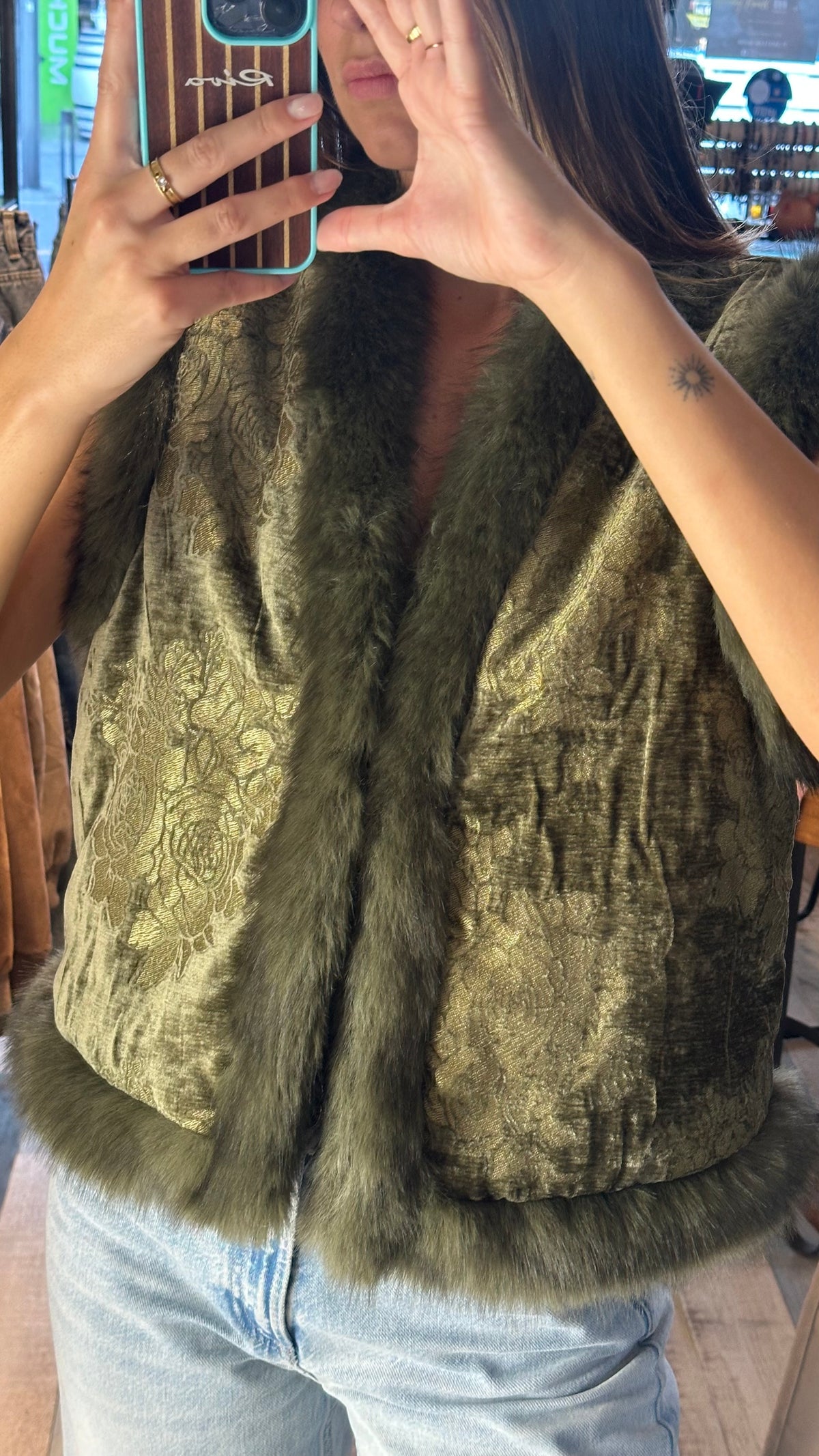 Gilet  Verde Oliva in Velluto con Pelliccia – Selva