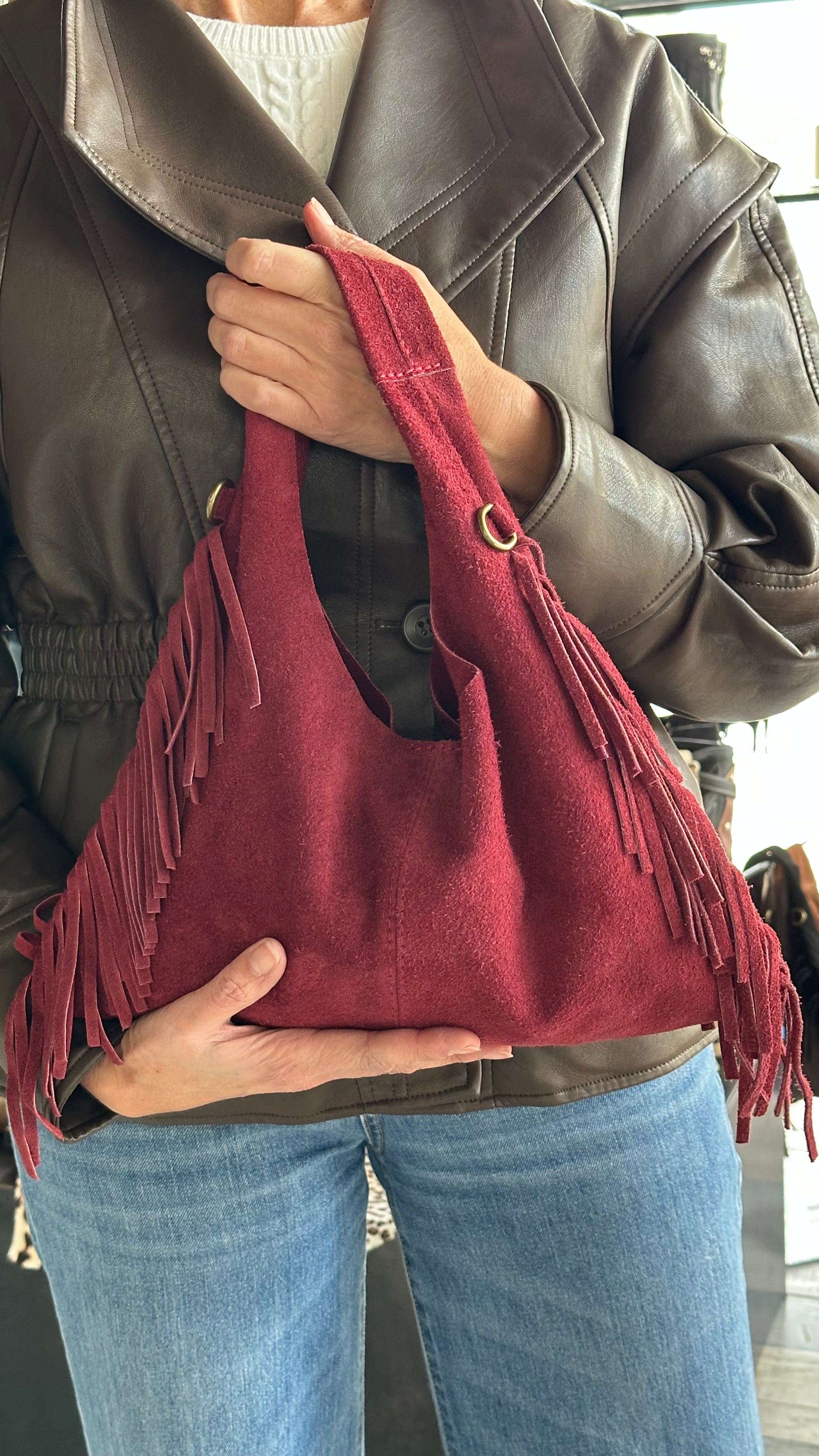 Borsa in camoscio sfrangiata