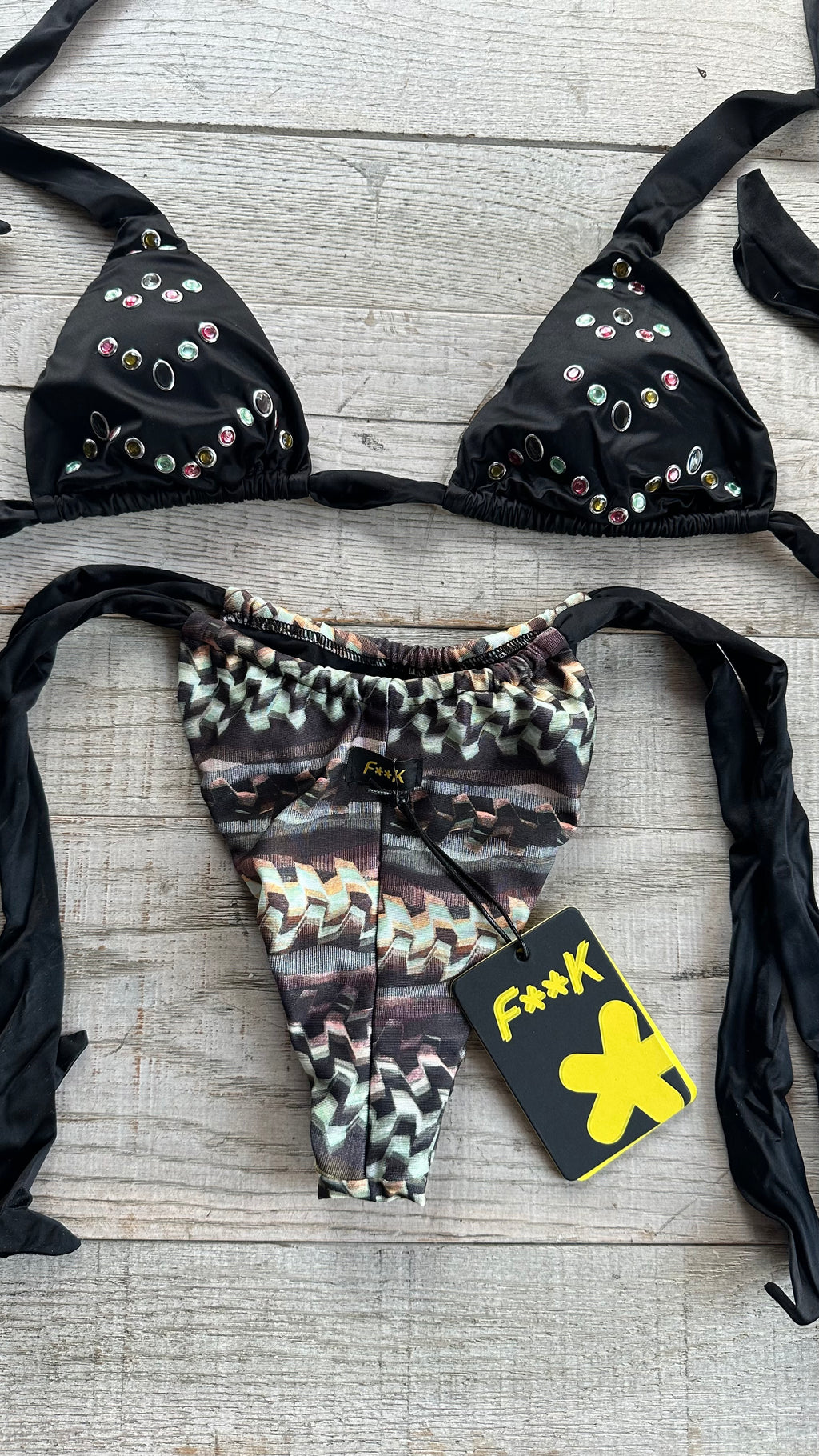 Triangolo Multicolor con Strass e Perle