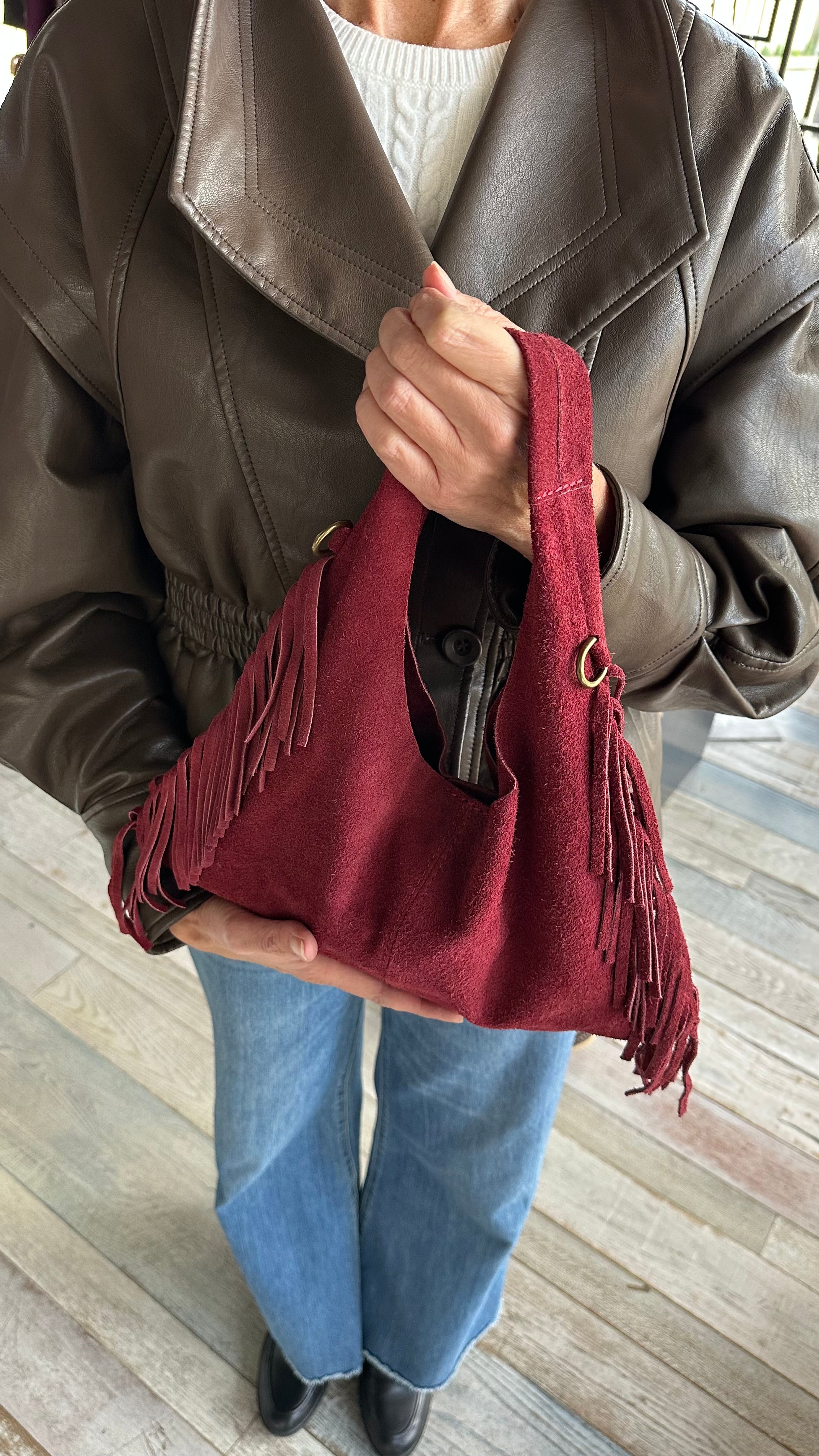Borsa in camoscio sfrangiata