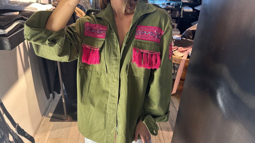 Giacca Militare Verde con Frange Fucsia «Fringe Pink»