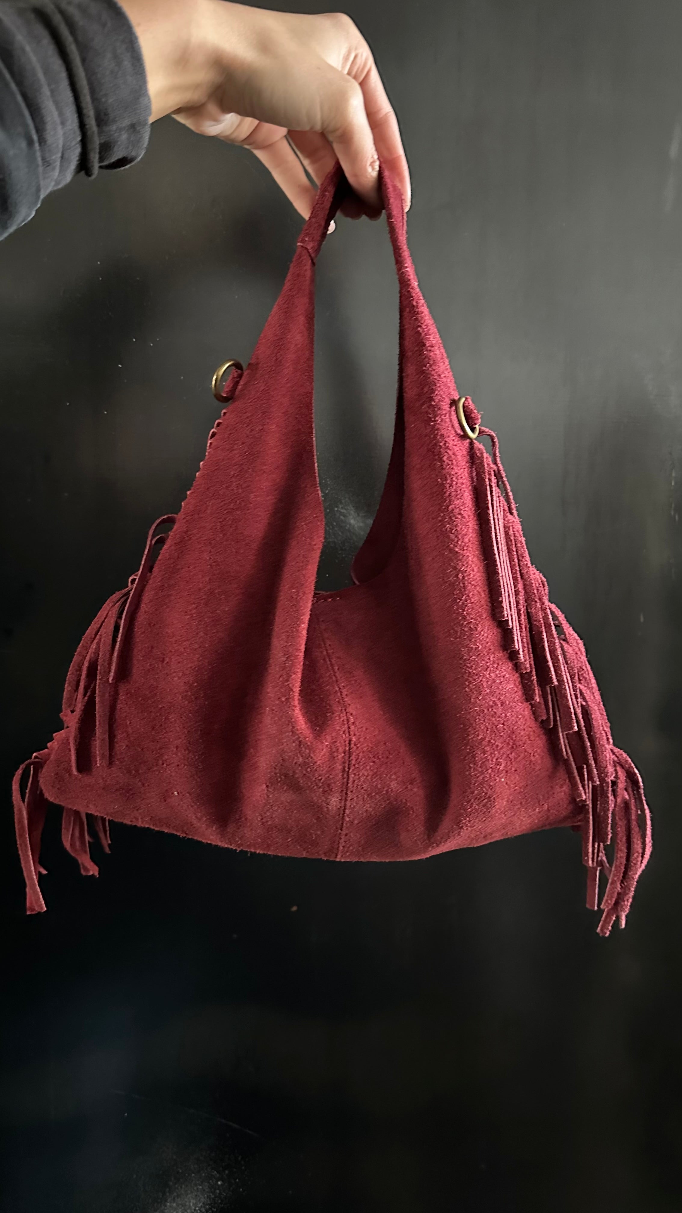 Borsa in camoscio sfrangiata