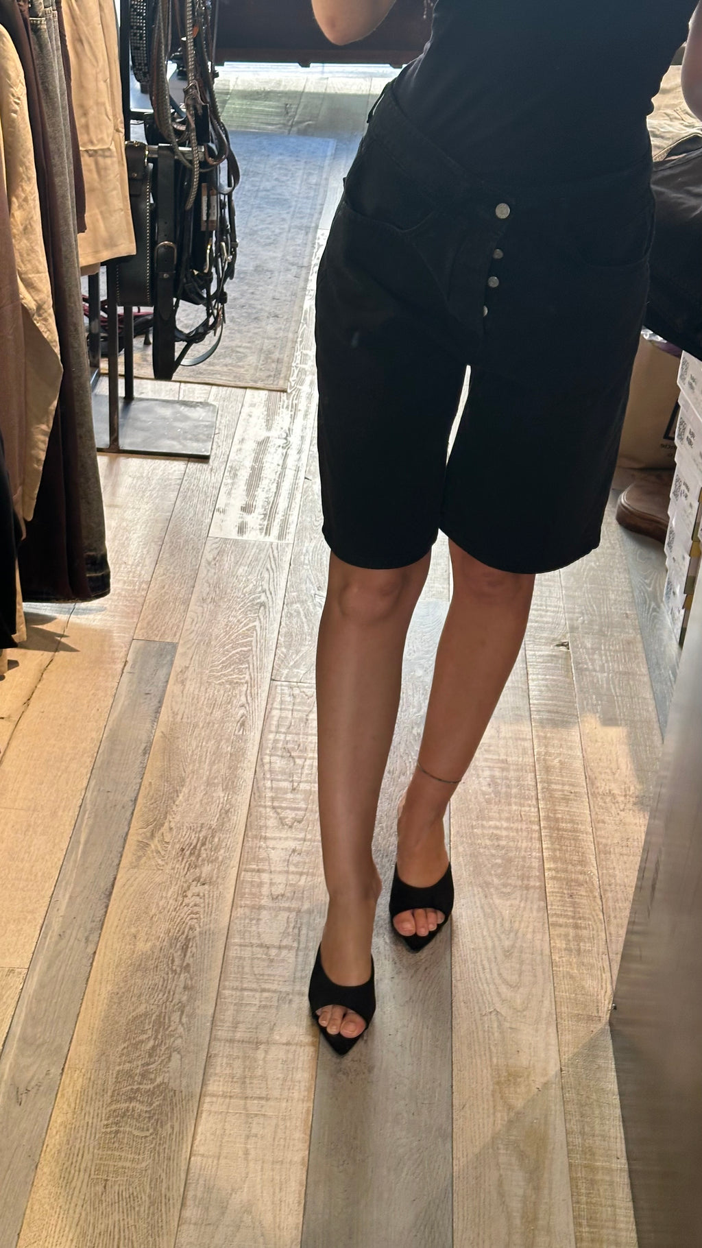 Sandalo Mule Scamosciato Nero con tacco