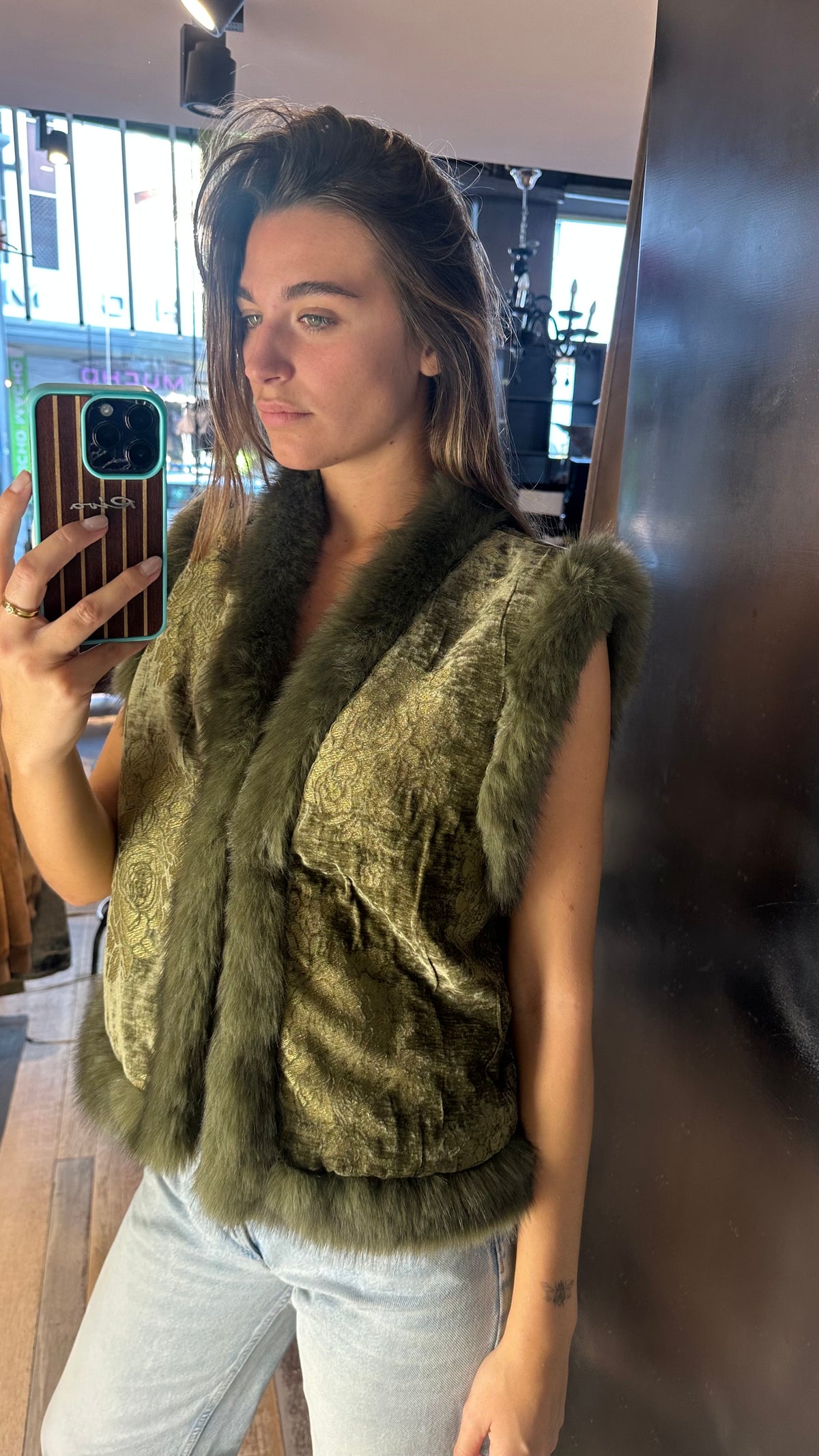 Gilet  Verde Oliva in Velluto con Pelliccia – Selva
