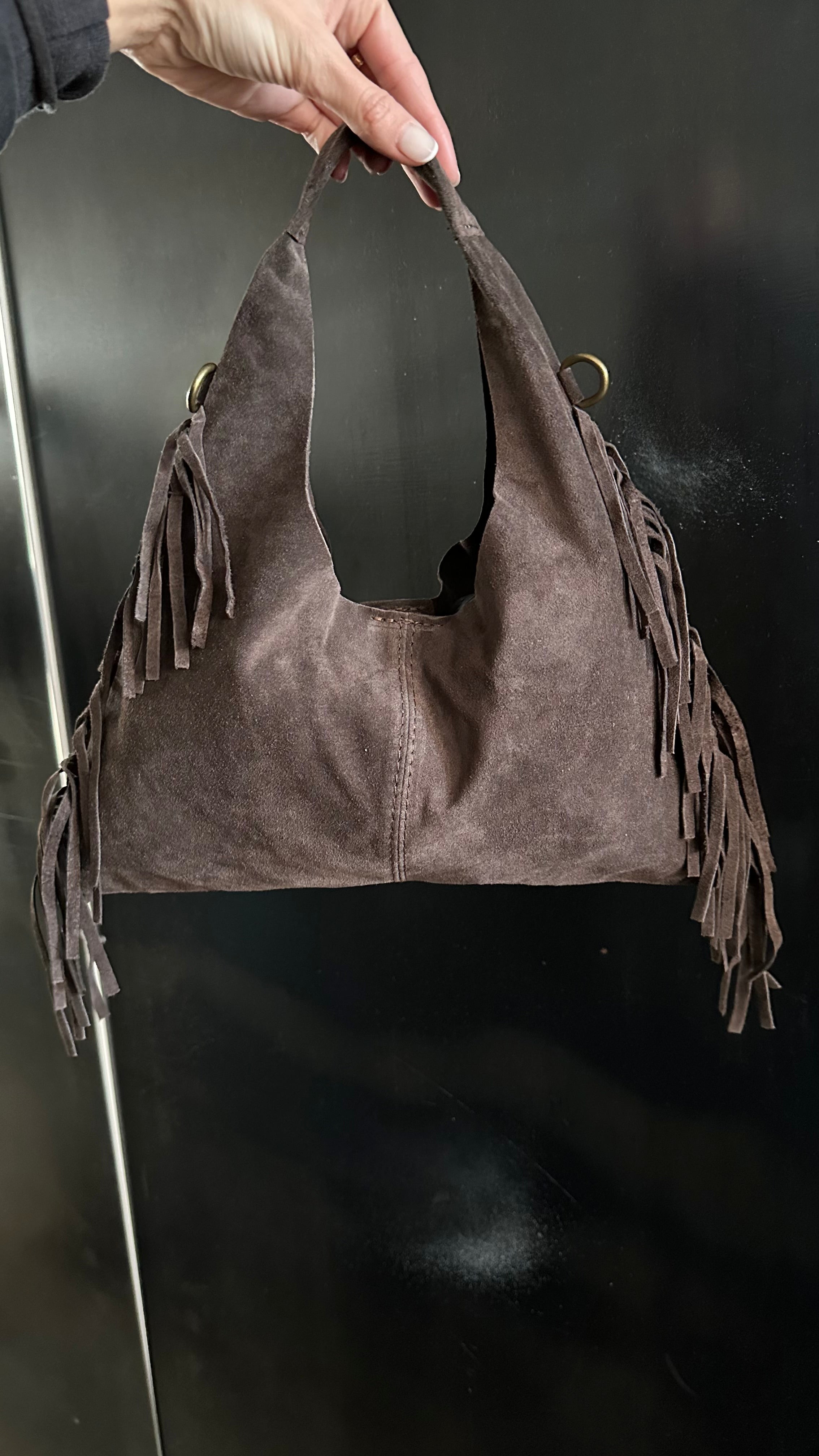 Borsa in camoscio sfrangiata