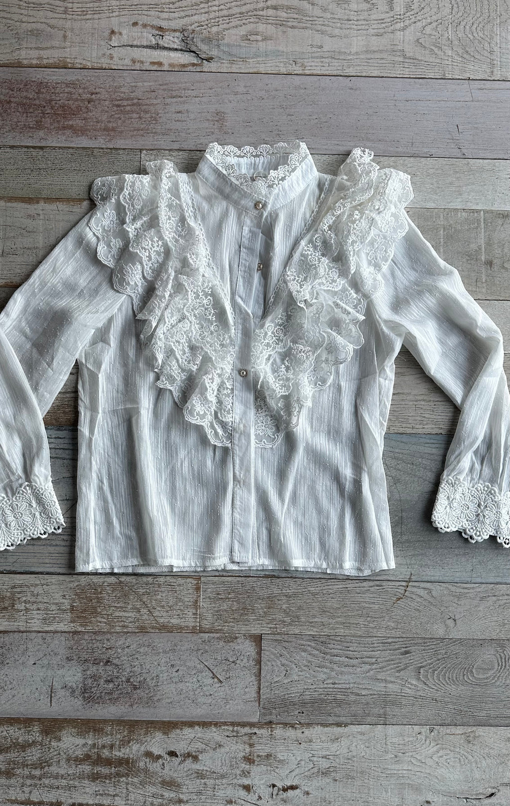 Camicia Bianca in pizzo con bottoni