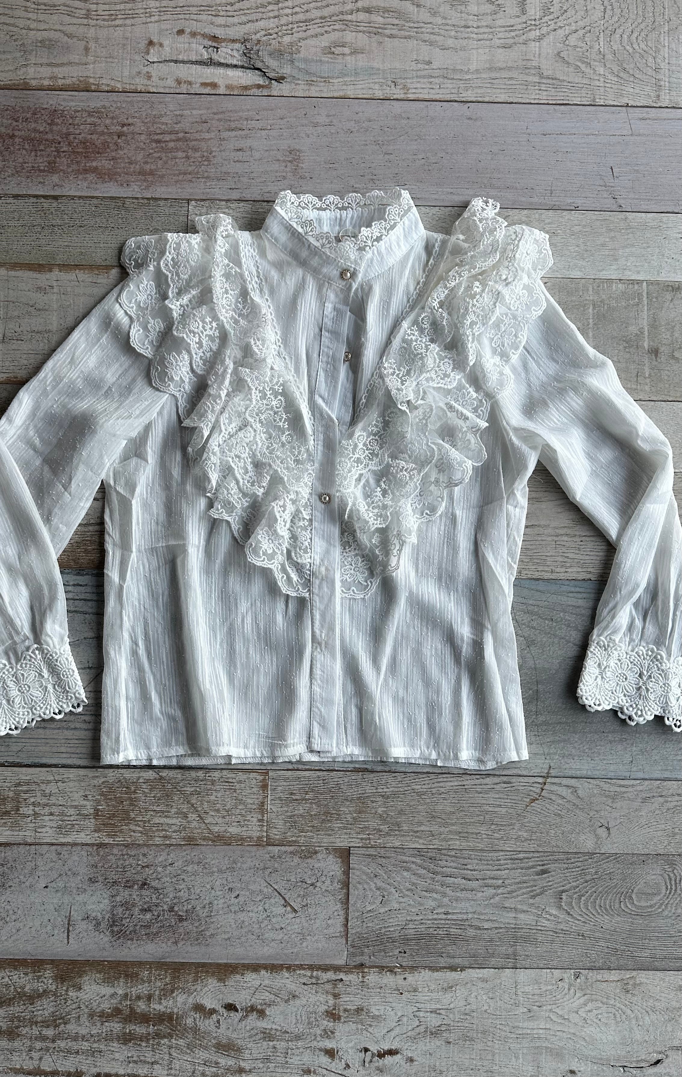 Camicia Bianca in pizzo con bottoni