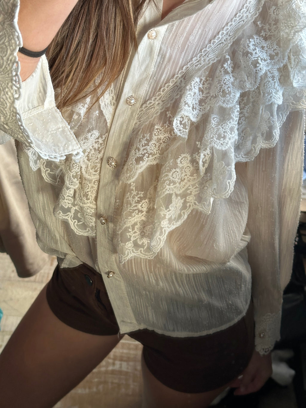 Camicia Beije in pizzo con bottoni