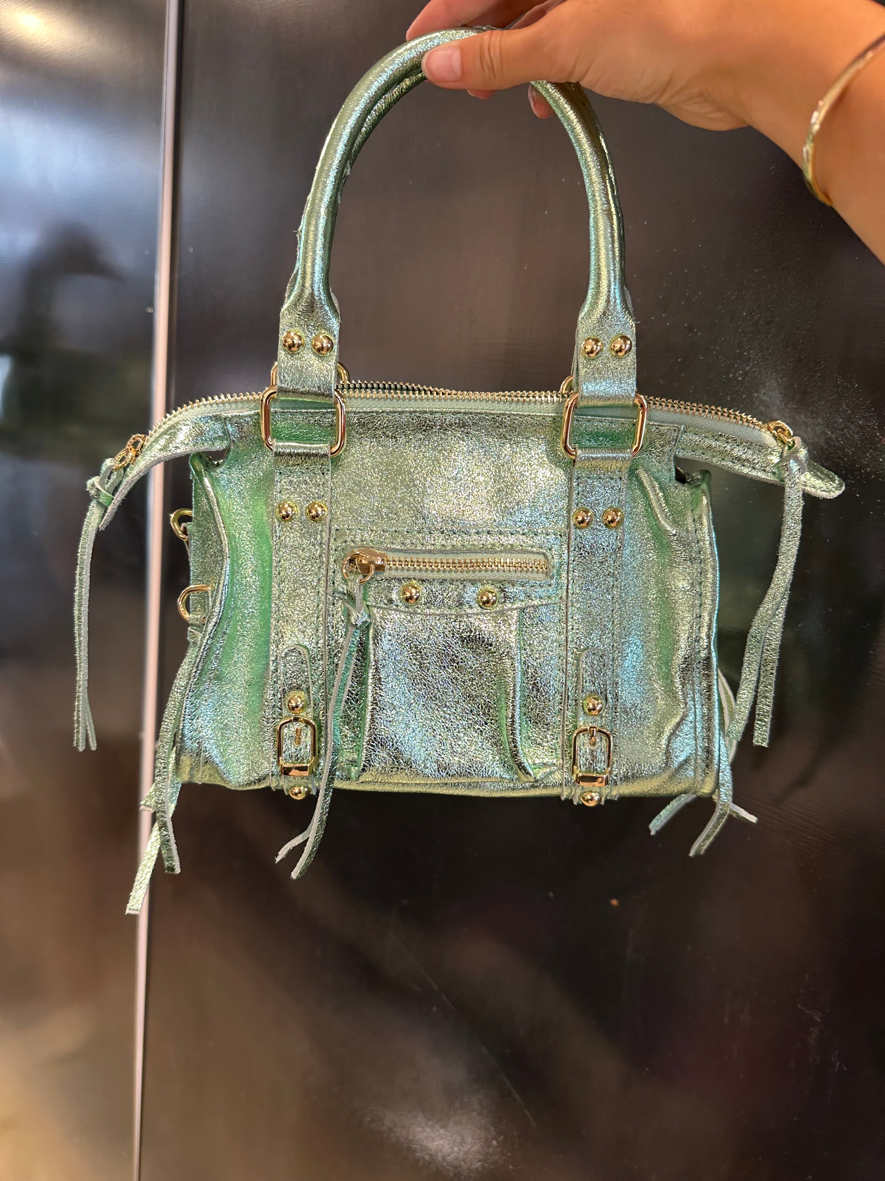 Minibag in pelle con borchie tonde e lacci