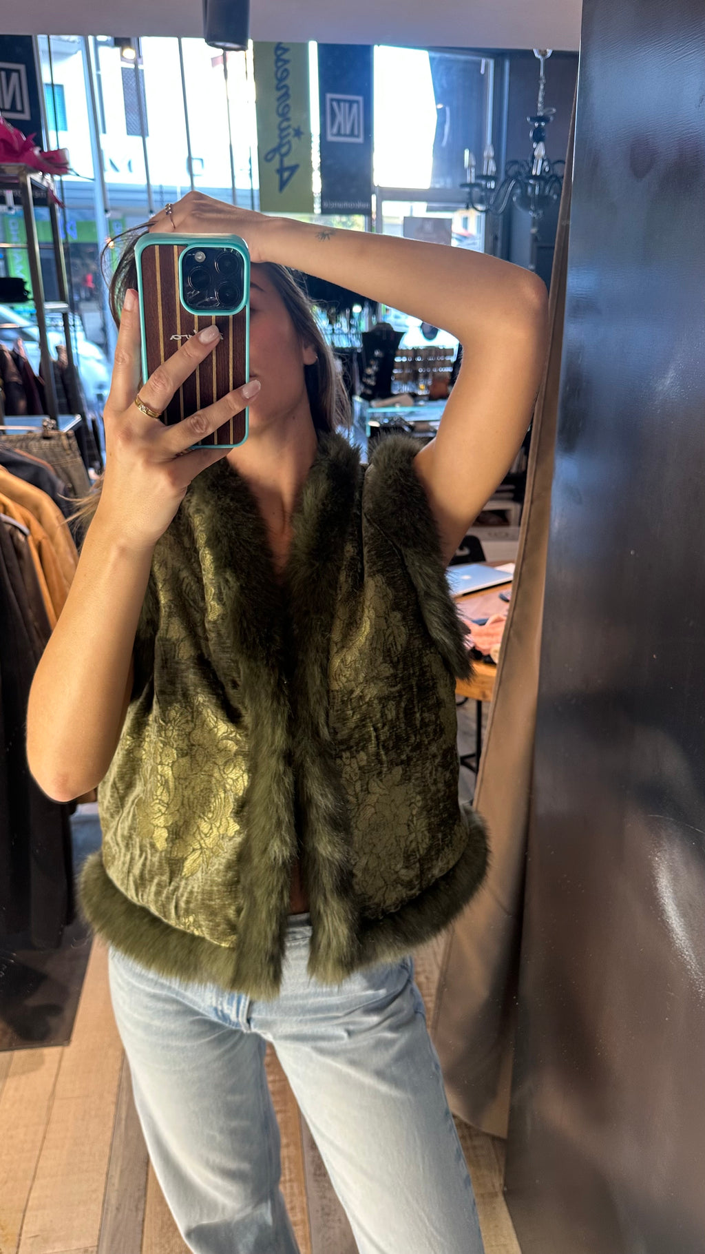 Gilet  Verde Oliva in Velluto con Pelliccia – Selva
