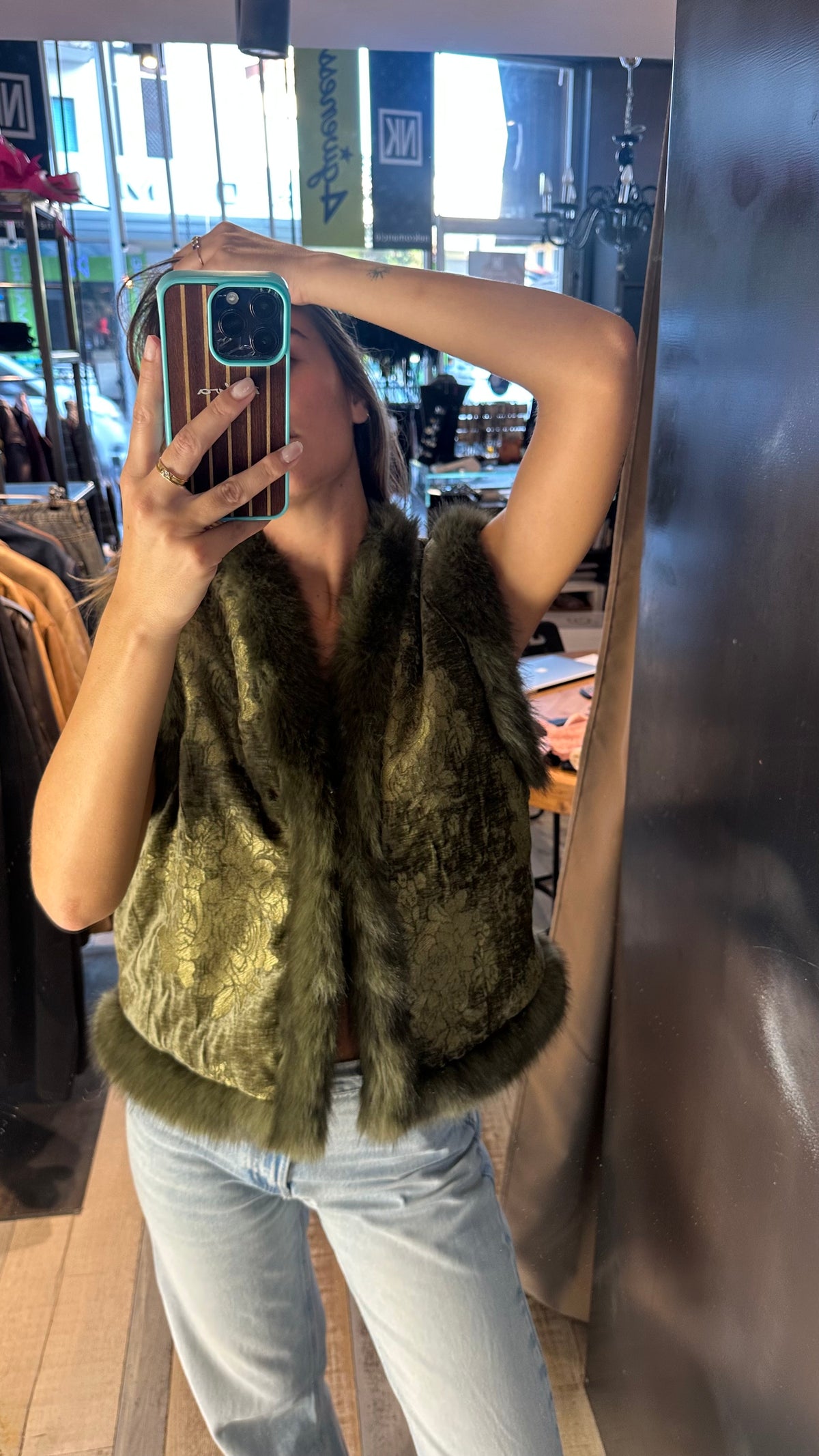 Gilet  Verde Oliva in Velluto con Pelliccia – Selva