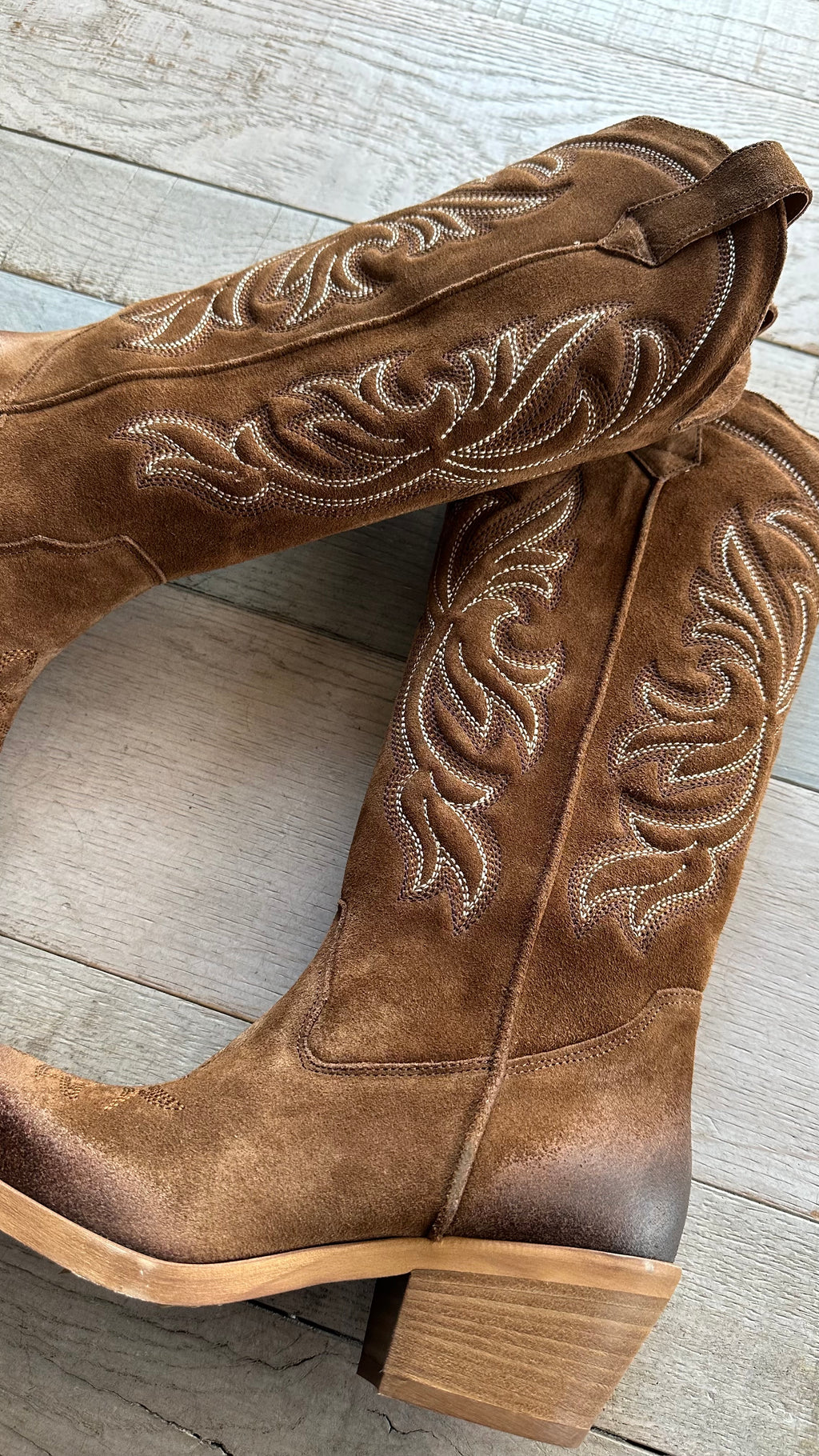 Texano in Camoscio con Ricamo Bianco Panna