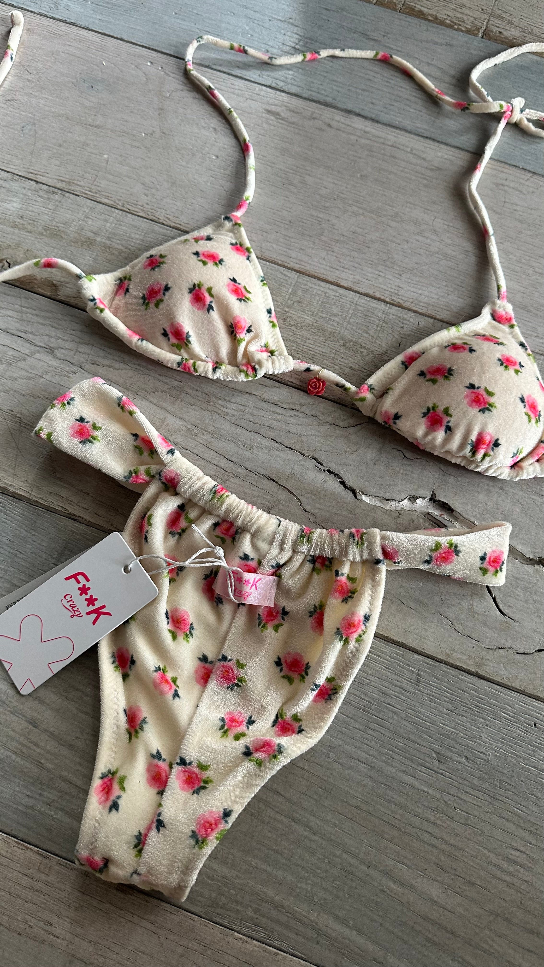 Triangolo in Ciniglia Fiori Bianco Panna