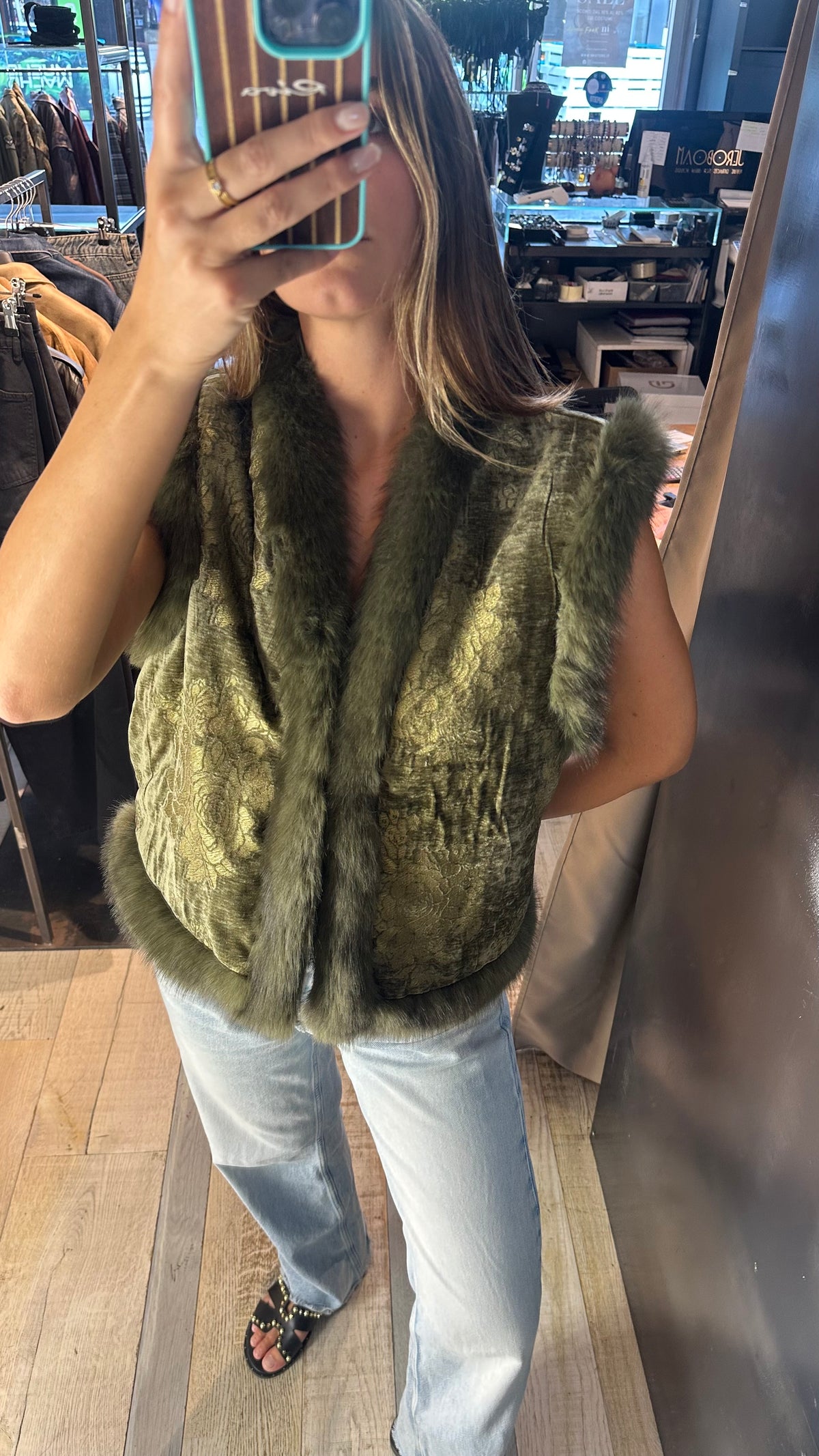 Gilet  Verde Oliva in Velluto con Pelliccia – Selva