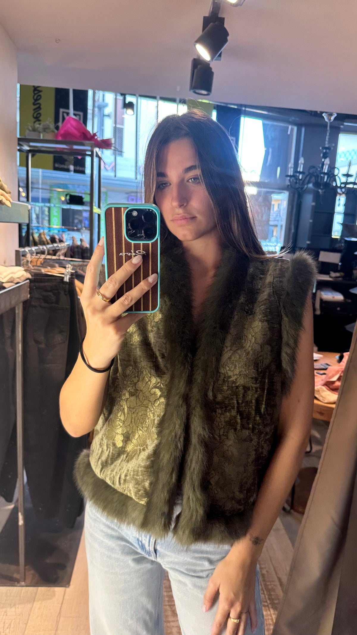 Gilet  Verde Oliva in Velluto con Pelliccia – Selva