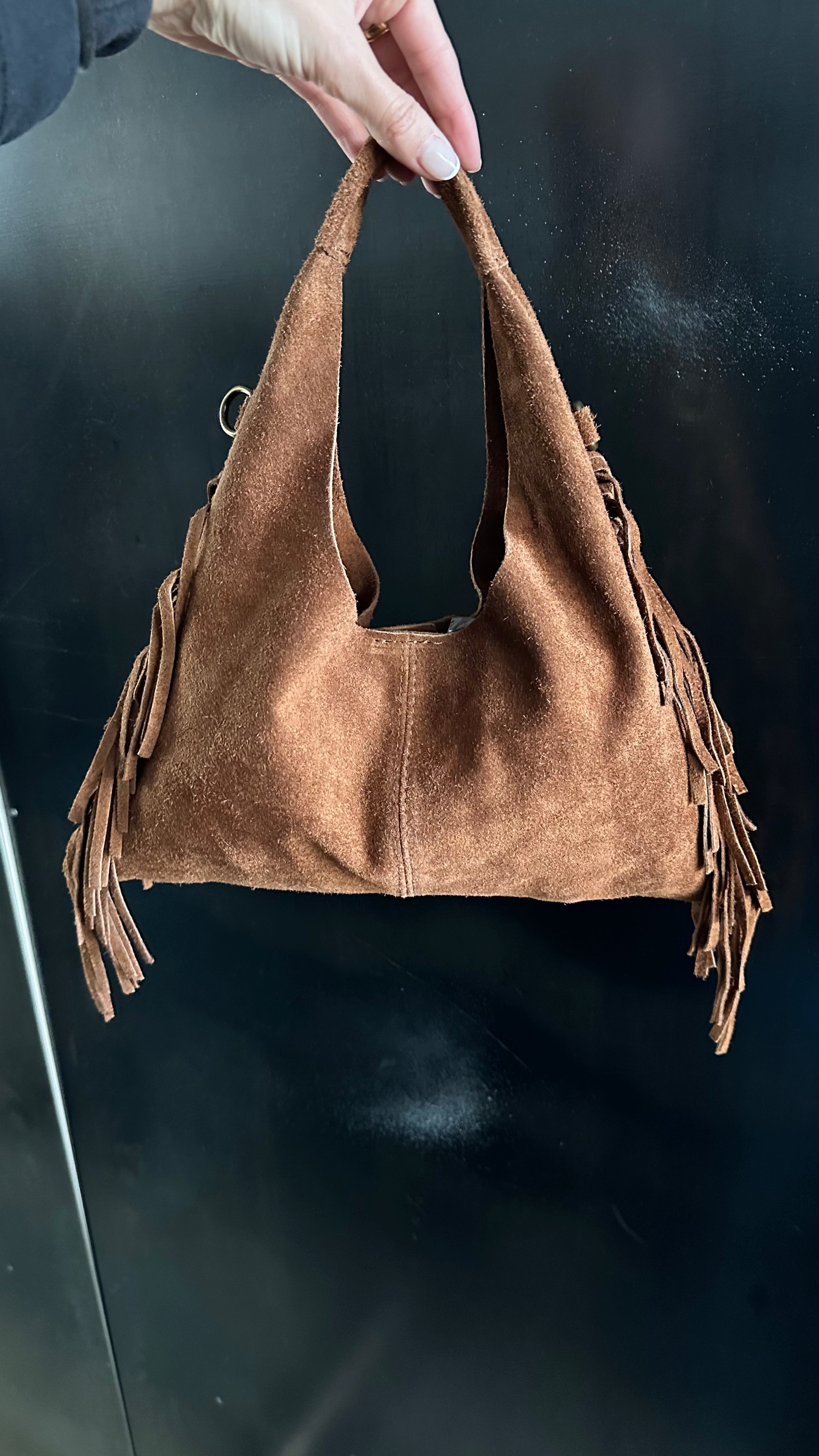 Borsa in camoscio sfrangiata