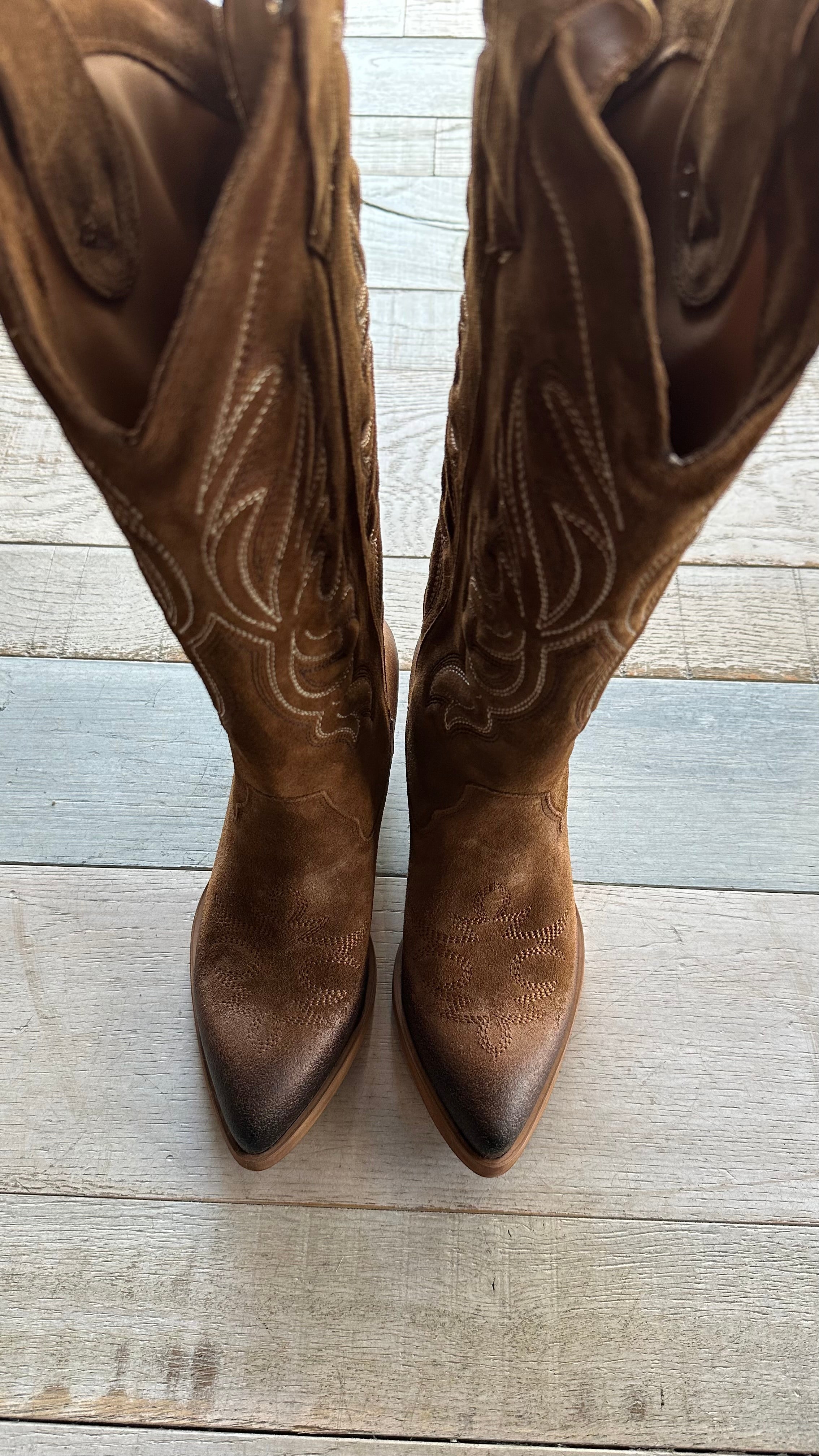 Texano in Camoscio con Ricamo Bianco Panna