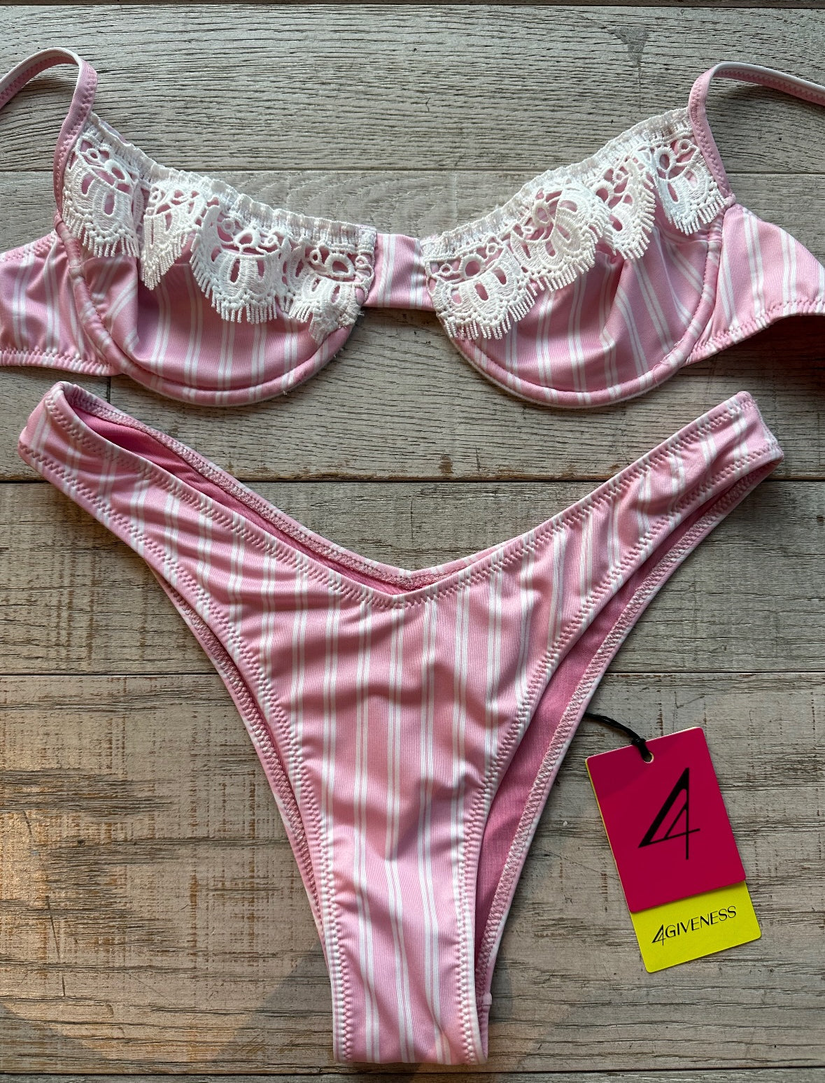Bikini Balconcino Righe e Pizzo