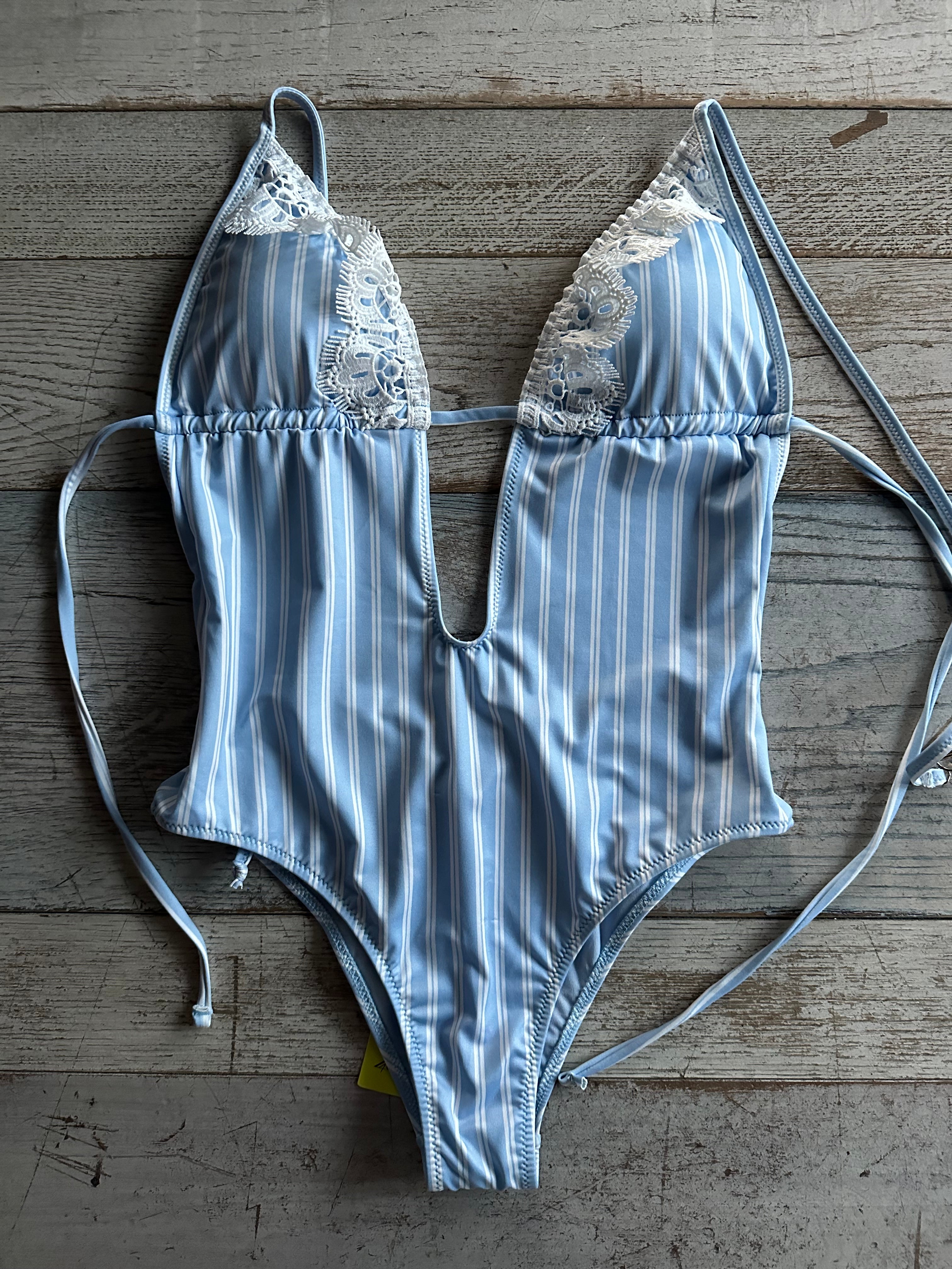 Bikini Intero Righe e Pizzo