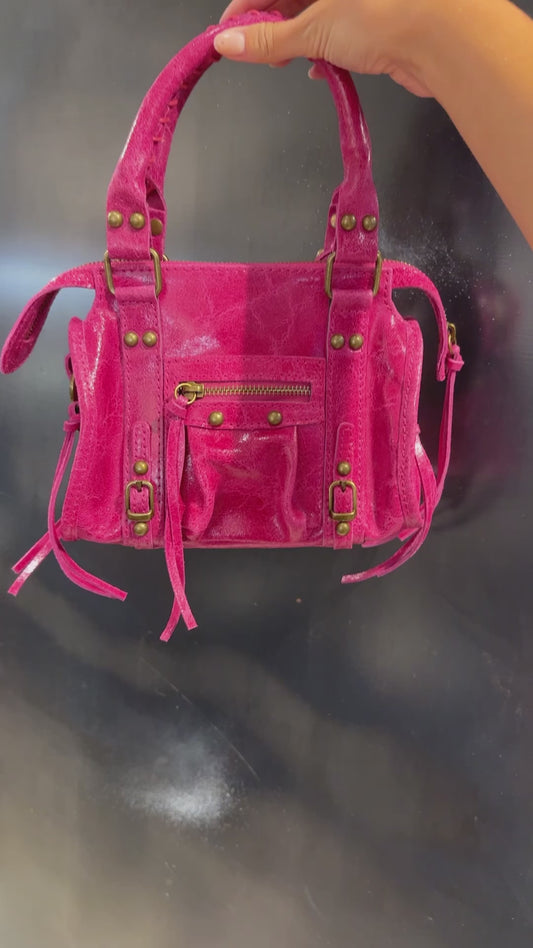 Borsa in pelle con borchie tonde e lacci