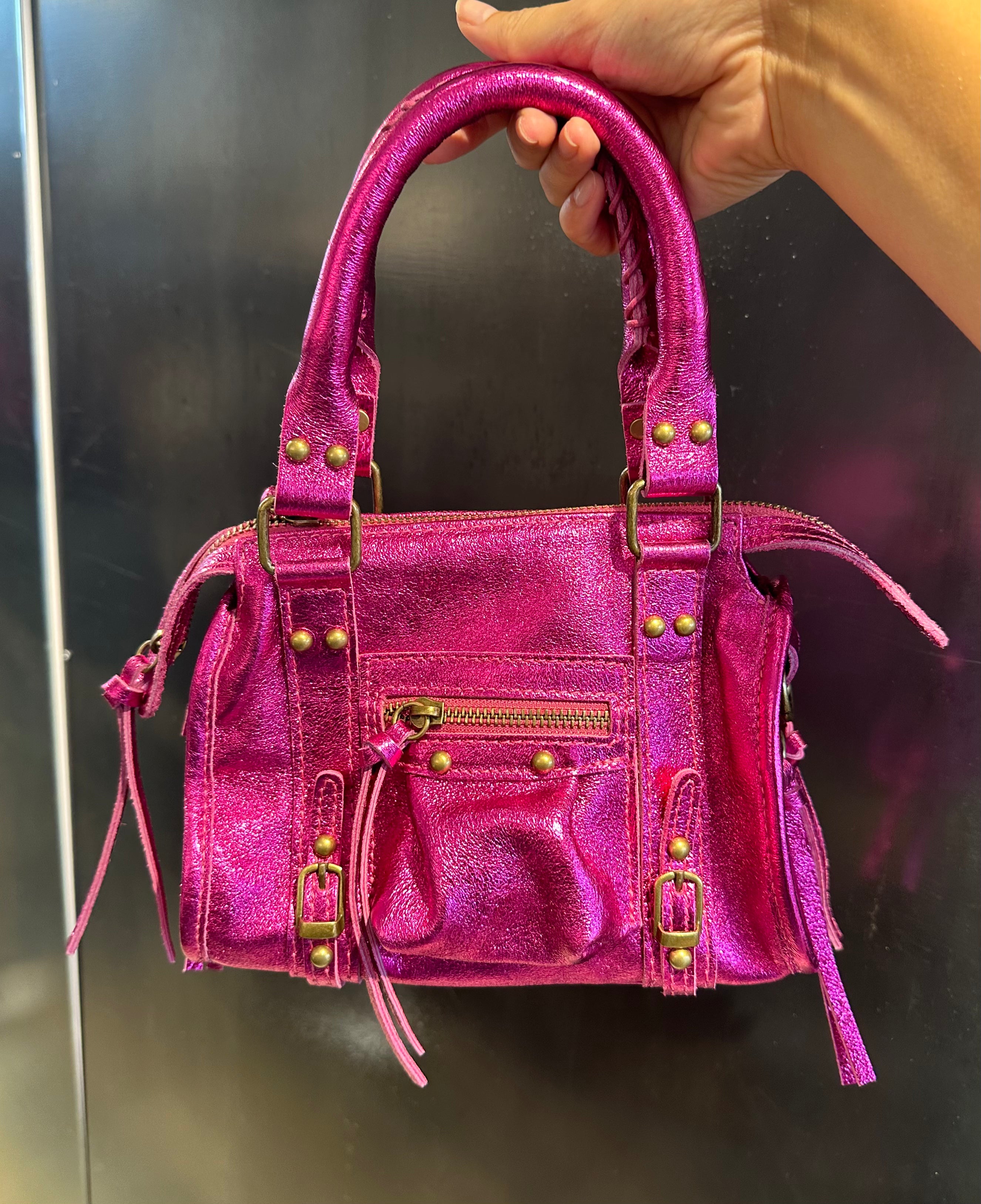 Minibag in pelle con borchie tonde e lacci